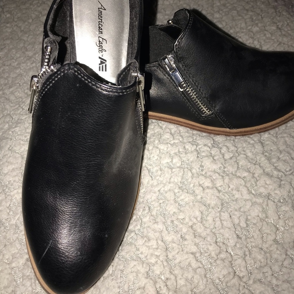 American Eagle new bootie with zipper accents.